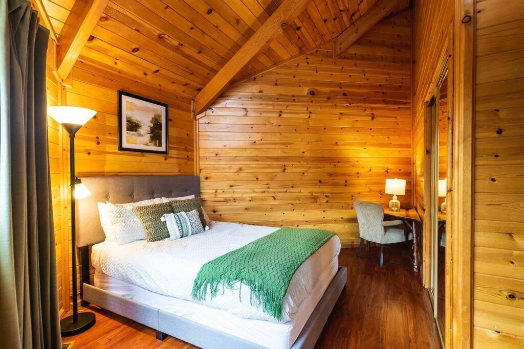 Вилла Summit: Discover Serenity In This Cozy Cabin With Mountain Views! Биг Бэар Лейк Экстерьер фото